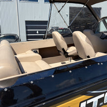 Charger l'image dans la galerie, 1994 CRESTLINER 21 PIED + 225 EVINRUDE
