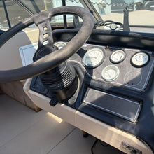 Charger l'image dans la galerie, 1994 CRESTLINER 21 PIED + 225 EVINRUDE
