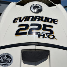 Charger l'image dans la galerie, 1994 CRESTLINER 21 PIED + 225 EVINRUDE
