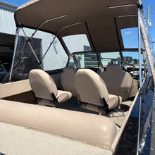 Charger l'image dans la galerie, 1994 CRESTLINER 21 PIED + 225 EVINRUDE
